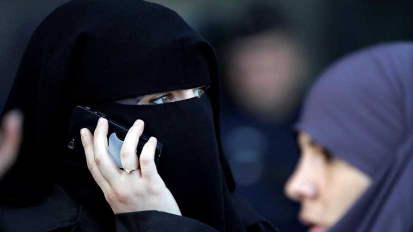 Murcia Bans Burka and Niqab in Municipal Buildings