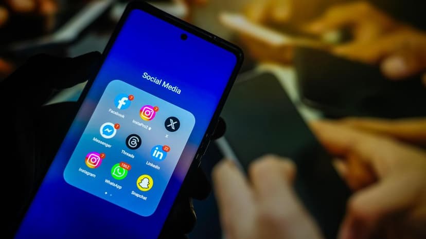 Spanish Public Opinion Favors Social Media Ban for Minors Under 16