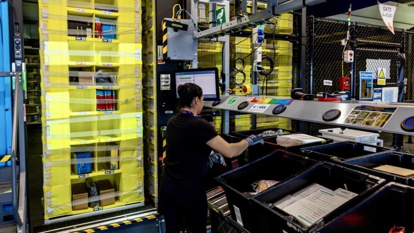 Amazon BCN1 Logistics Center Processes 500,000 Items Daily with Robotics