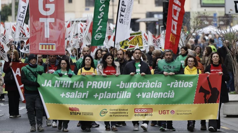 Teachers in Spain Demand Better Conditions and Protection of Valencian Language