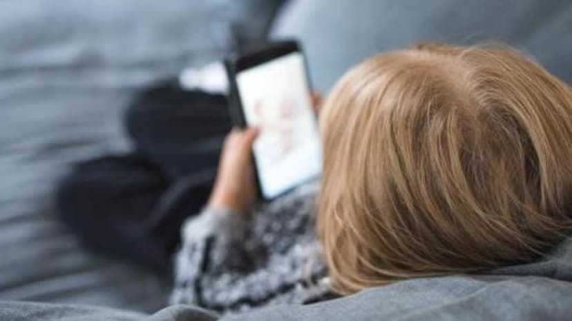 Excessive Mobile Use Linked to Anxiety and Depression in Minors