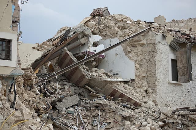 Transparency Maroc Flags Implementation Gaps in Post-Earthquake Reconstruction
