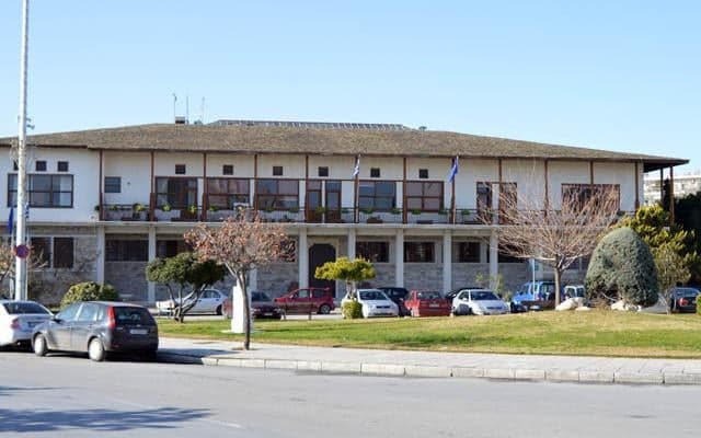 Volos Municipal Council Meeting Marked by Confrontation and Walkout