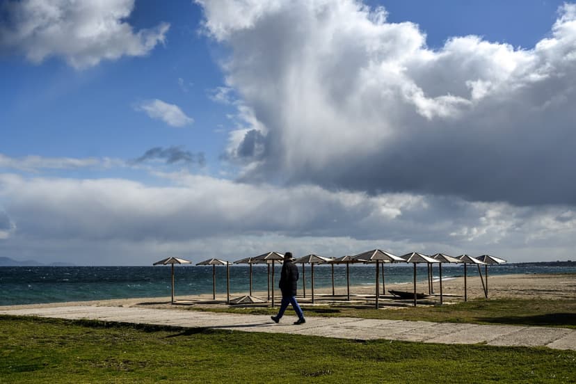 Cloudy, Rainy Weather and Temperature Drop Expected in Greece