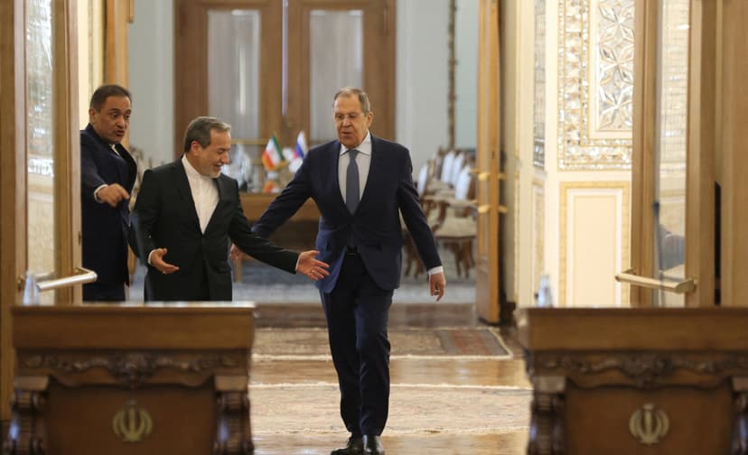 Lavrov Calls for De-escalation in Middle East During Call with Iranian Foreign Minister