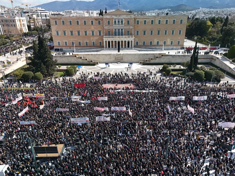 Tempi: 128 detentions and 3 arrests at the Syntagma Square rally