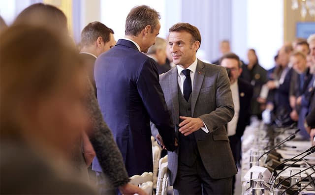 Macron to Visit Athens in April for Greece-France Defense Agreement Renewal