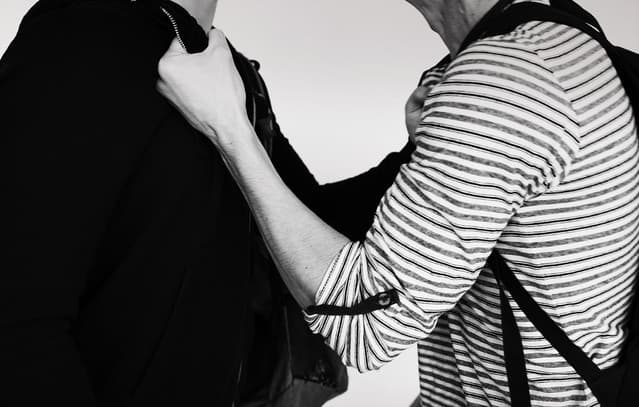 Man Assaults Wife in Front of Minor Nieces in Thessaloniki