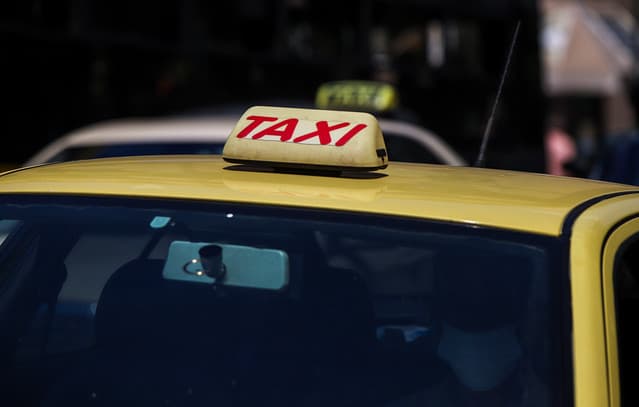 Taxi Driver Fined in Thessaloniki for Using App Instead of Taximeter