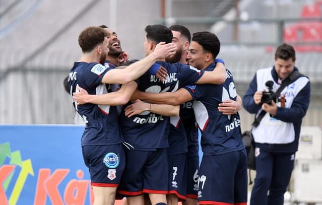 Panserraikos Hopes for Survival with 2-1 Win Against Volos