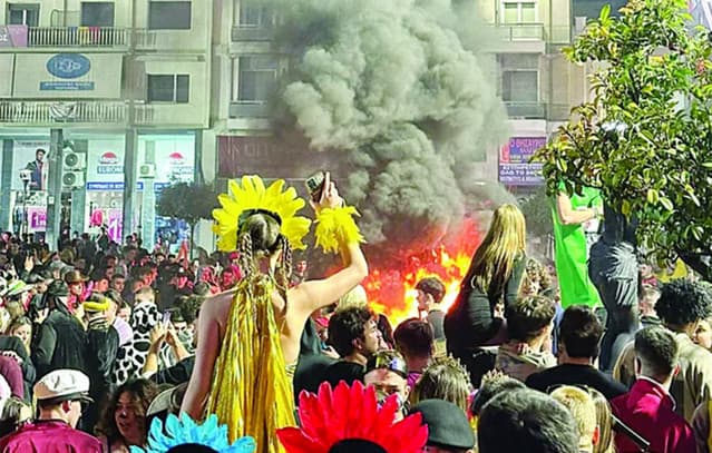 Vandalism at the Patras Carnival goes to Justice – Fires, uprooted trees and dancing on cars
