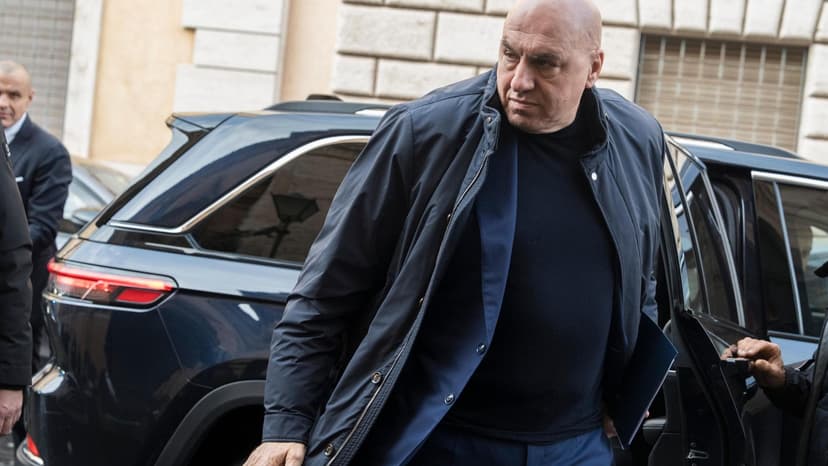 Italian Defense Minister Crosetto blocked in Dubai, intelligence unaware of trip