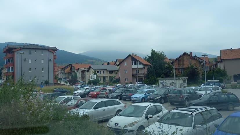 Pljevlja, Montenegro to Implement Paid Parking and Require Removal of Old Cars from March 1