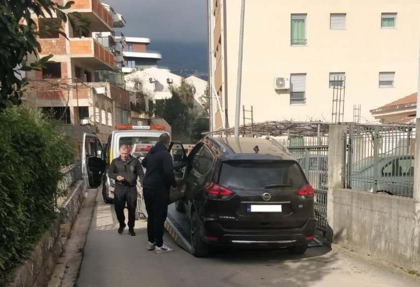 Montenegrin Official Krapović Removes Car After Police Action